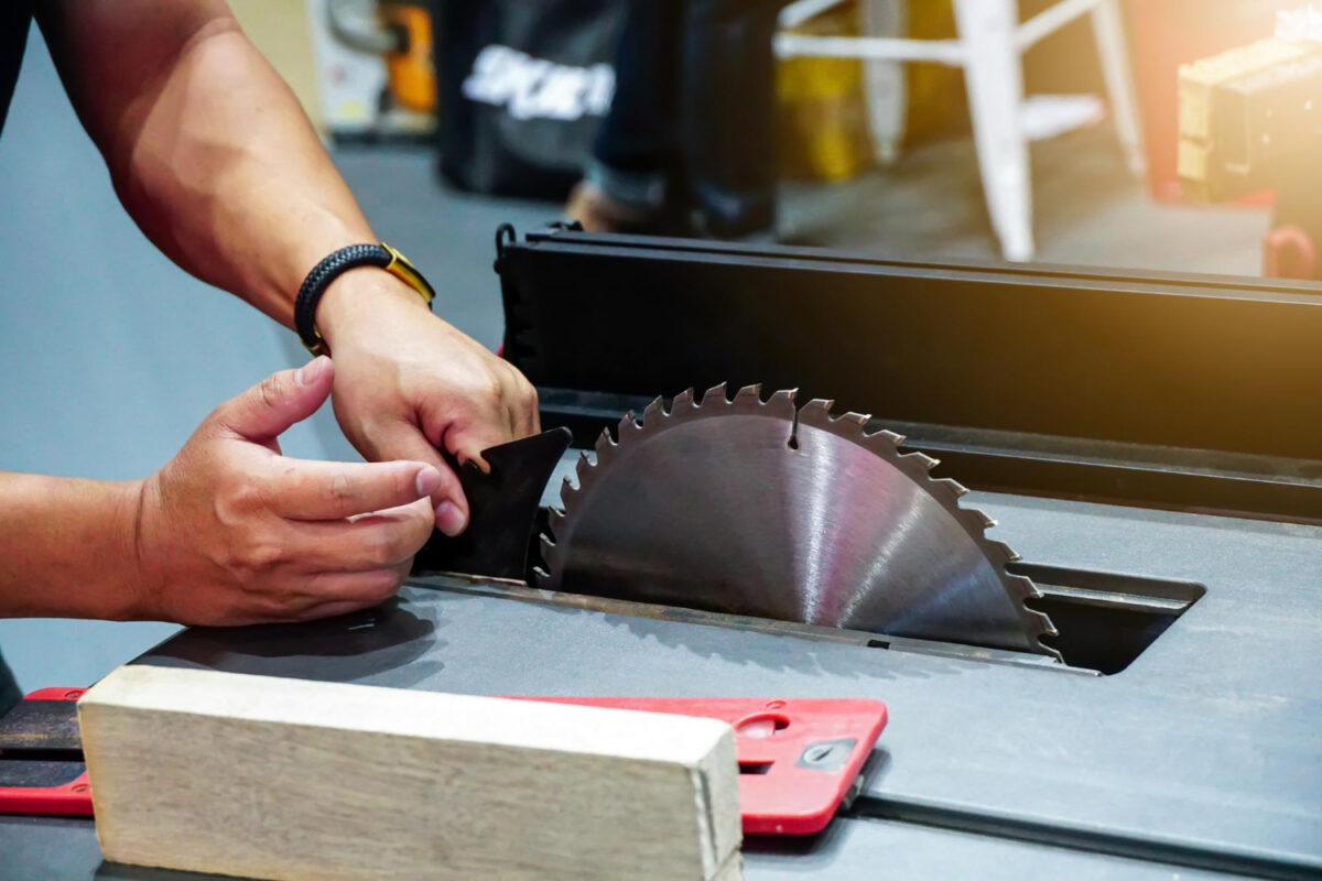 Right Cutting Tools to Reduce Manufacturing Costs